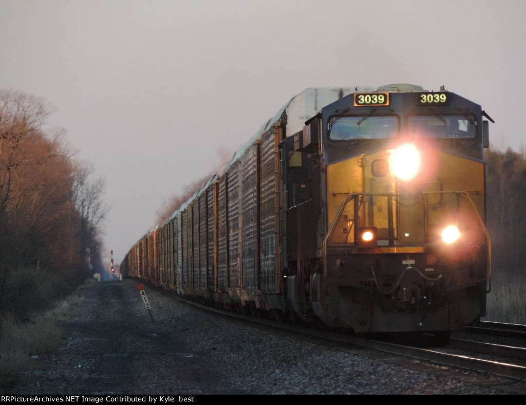 CSX 3039 on Q205